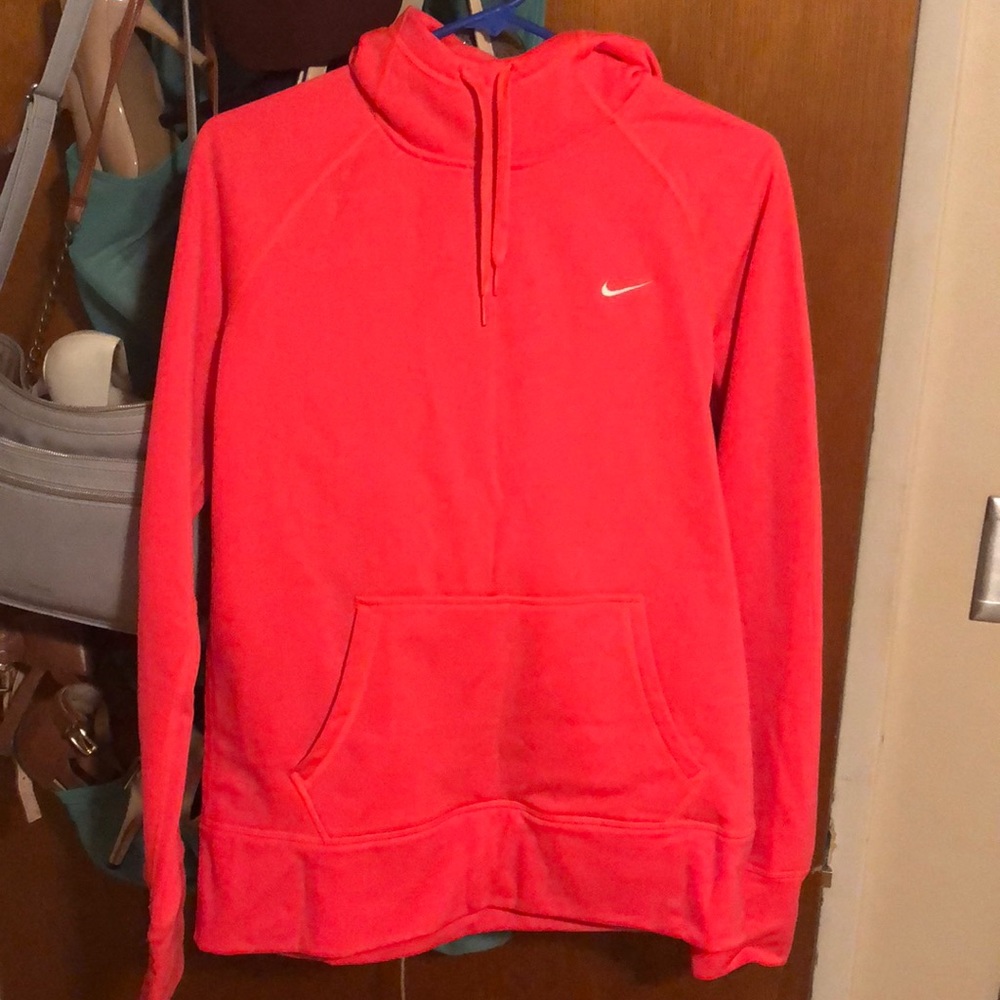 Nike therma for hoodie